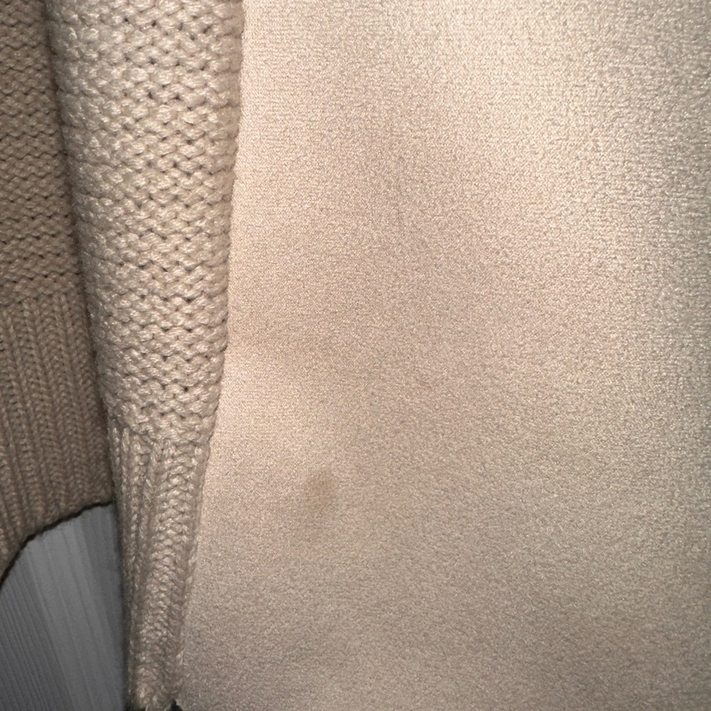 Vegan fur collar sweater - Picture 3 of 3